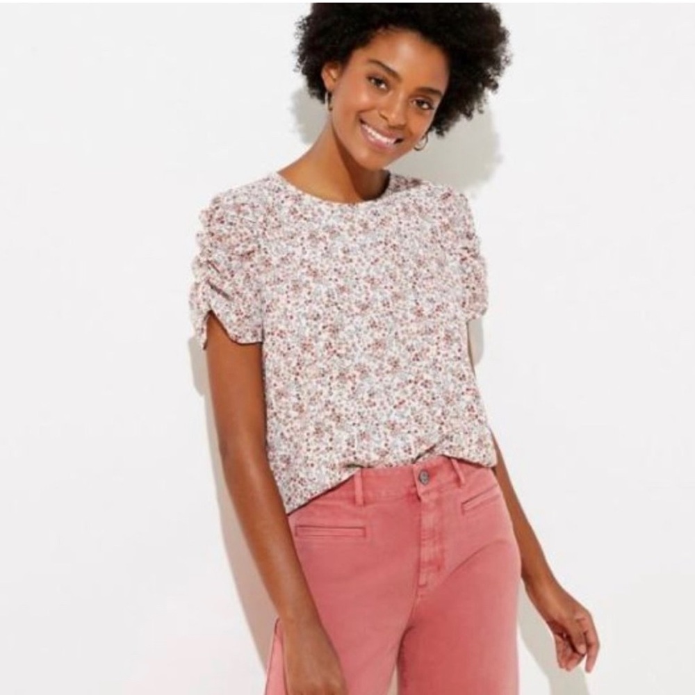 XS Petite Loft pink floral puff sleeve blouse.